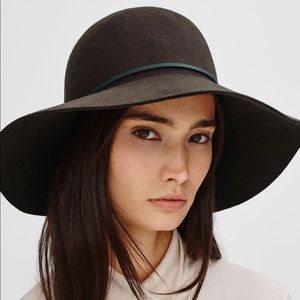 Aritzia Talula floppy brim hat